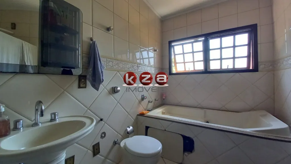 Imagem Chácara de luxo à venda em Valinhos-SP, com 4 quartos, 1 suíte, 2 salas e 5 banheiros - Imperdível!