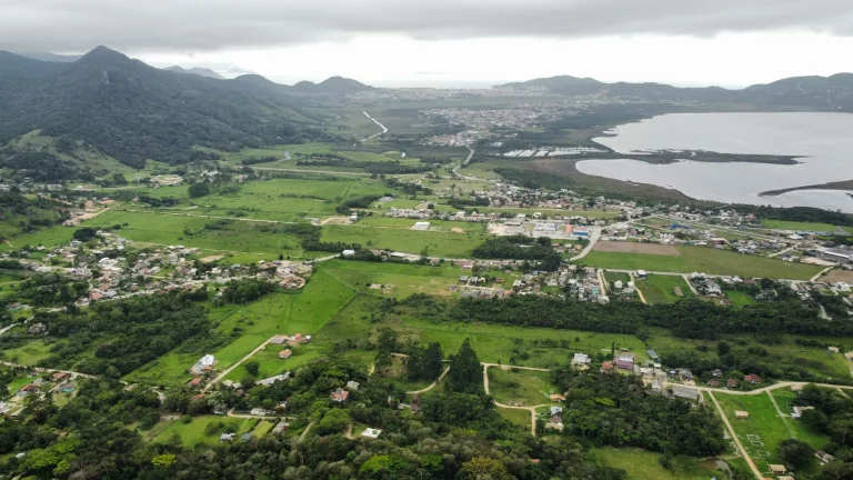 Imagem Terreno de 1.528m² à venda no Bairro Encantada, Garopaba-SC - Oportunidade!