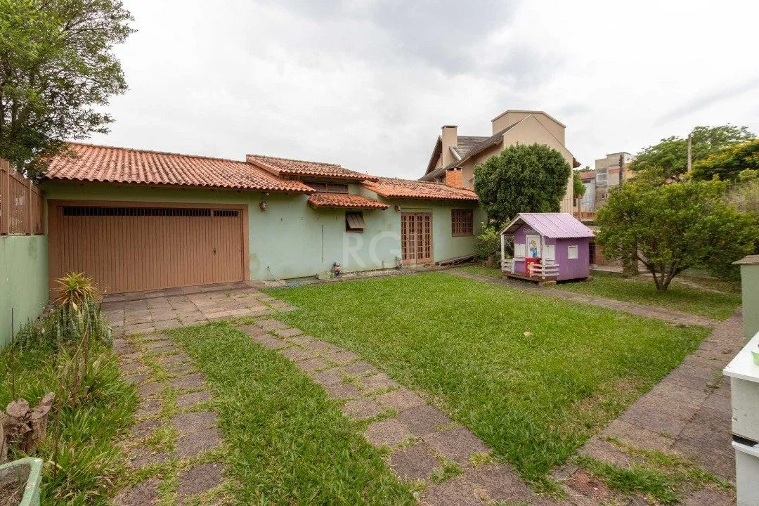 Imagem Casa para Venda - 180m², 3 dormitórios, sendo 1 suites, 2 vagas - Guarujá