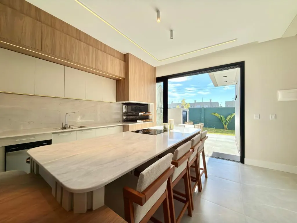 Imagem Casa em Condominio 4 Dormitórios - Bairro Centro