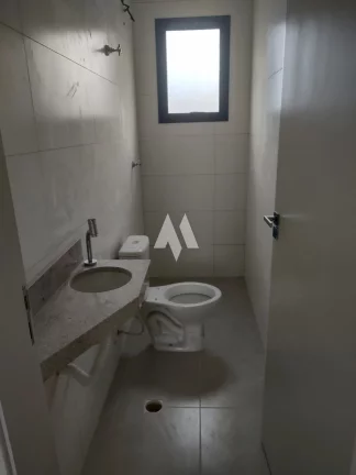 Imagem Villagio Triplex no Macuco com 2 suítes e vaga privativa