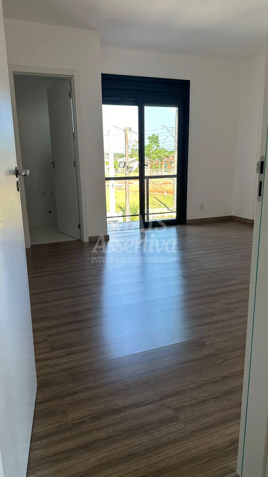 Imagem Lindo sobrado com 158,32 m2, de área privativa em terreno de 180,00 m², conta com 01 Sala de esta...