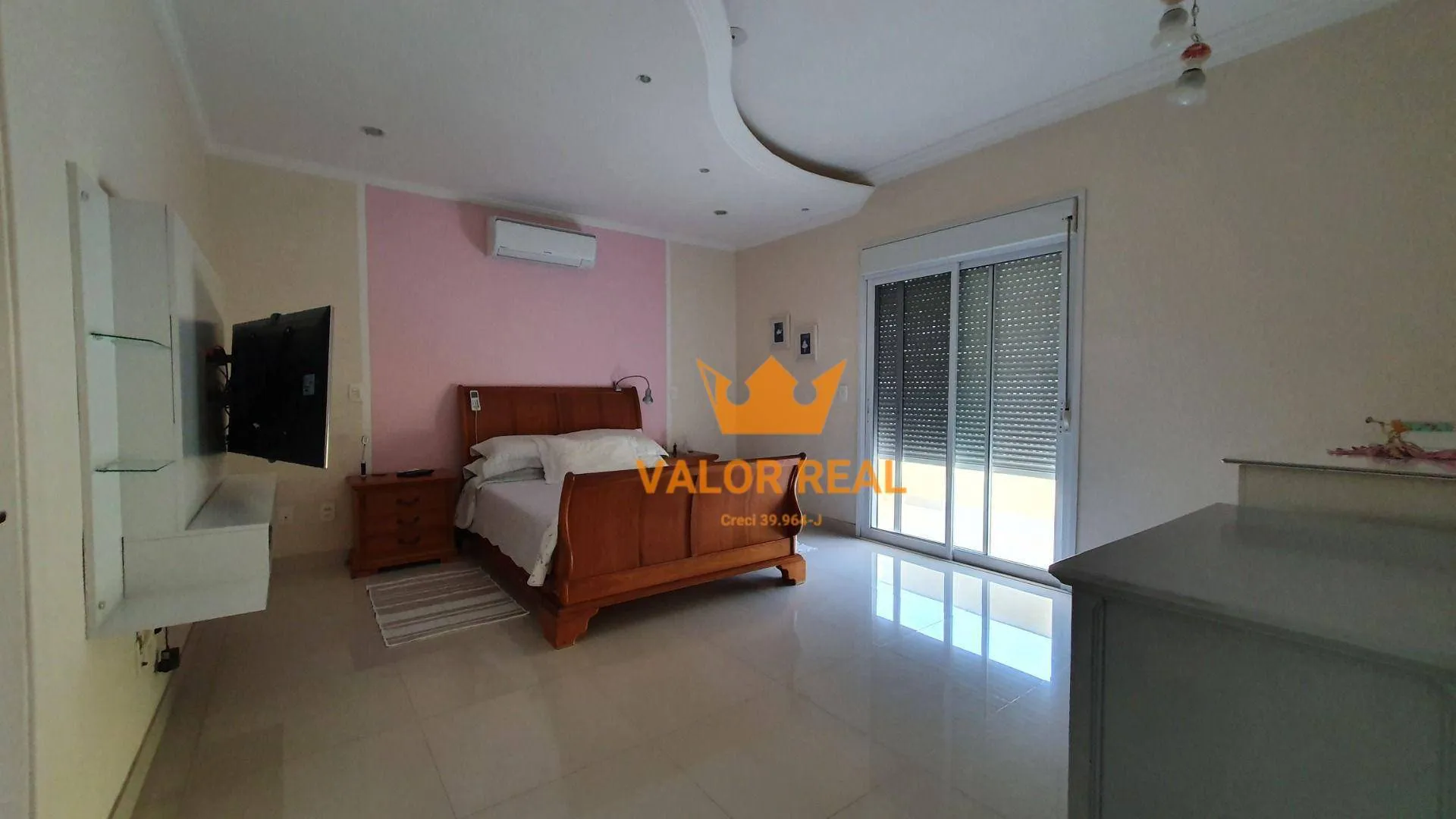 Imagem Casa Condominio na Malota Super oferta - 394 m2 AC, 5 dorm, Escrit. 10 vagas.