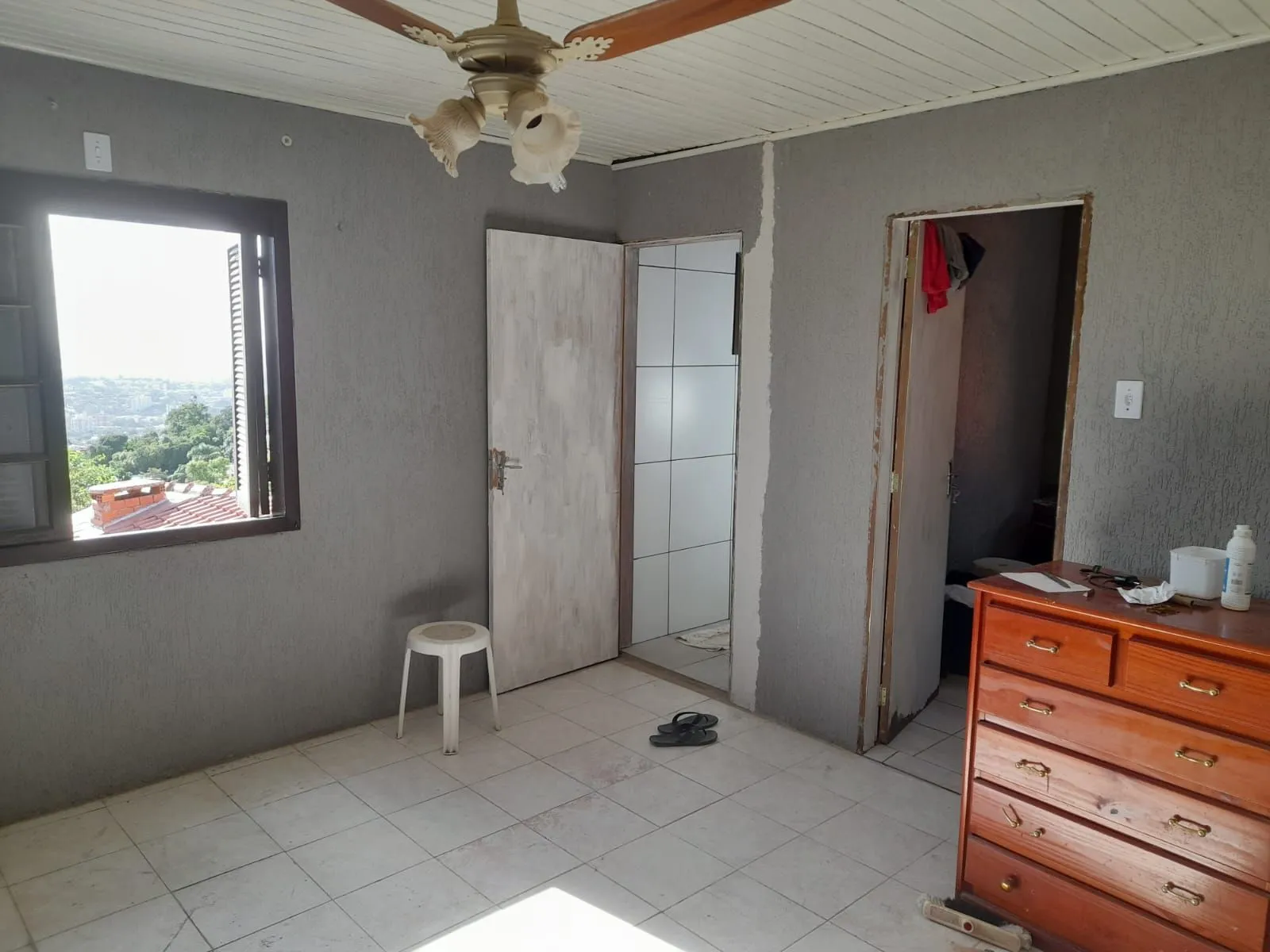 Imagem Casa à venda com piscina no bairro Glória, Zona Sul de Porto Alegre - 207m² construídos, pátio amplo e excelente potencial residencial