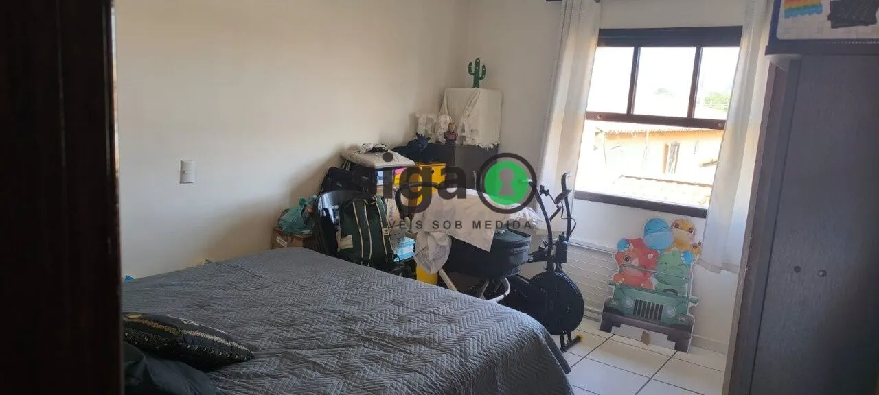 Imagem Casa Espaçosa com 3 Quartos, Suíte, Quintal e Churrasqueira em Localização Privilegiada