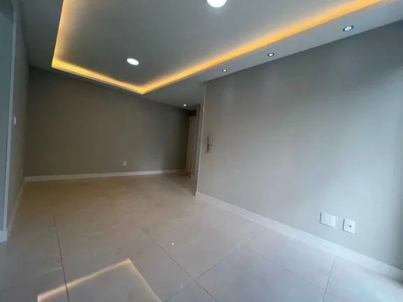 Imagem Apartamento reformado com 2 dormitórios e 1 vaga em condomínio - Camboriú/SC