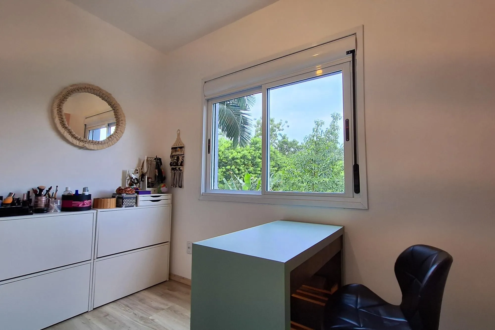 Imagem Belíssimo Apartamento com 3 dormitórios e 1 vaga de garagem no bairro Aberta dos Morros, zona sul de Porto Alegre.