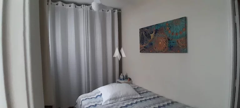Imagem APARTAMENTO FRENTE NO BAIRRO EMBARÉ COM 3 QUARTOS (01 SUÍTE) + DEPENDÊNCIA COMPLETA, VISTA LIVRE, 01 QUADRA DA PRAIA.