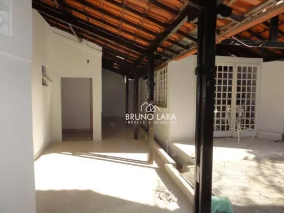 Imagem Casa com 5 dormitórios para alugar, 100 m² por R$ 3.516,66/mês - Centro - Igarapé/MG