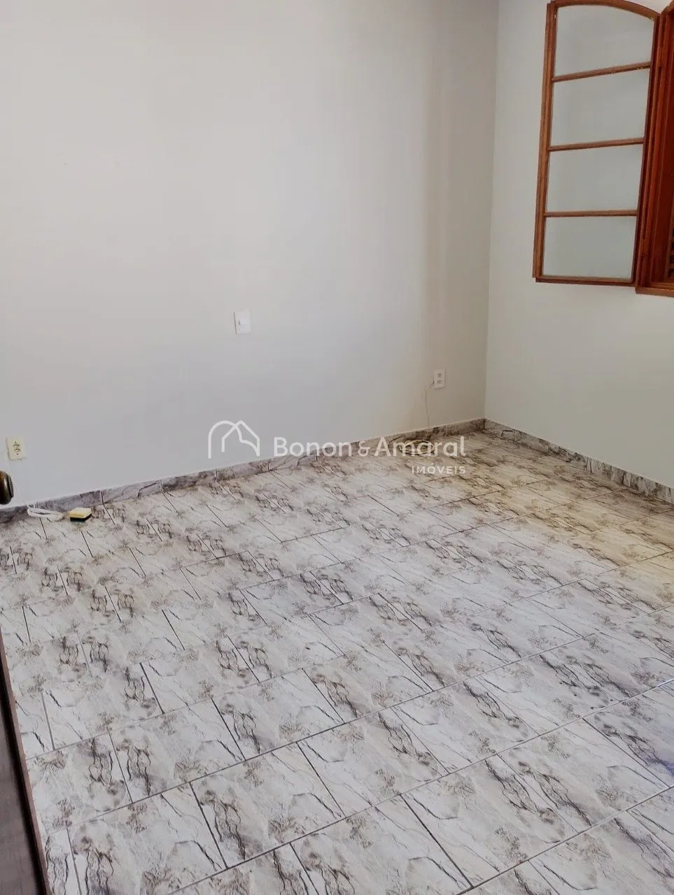 Imagem Casa Ampla e Confortável à Venda - Santa Cecília / Paulinia -SP