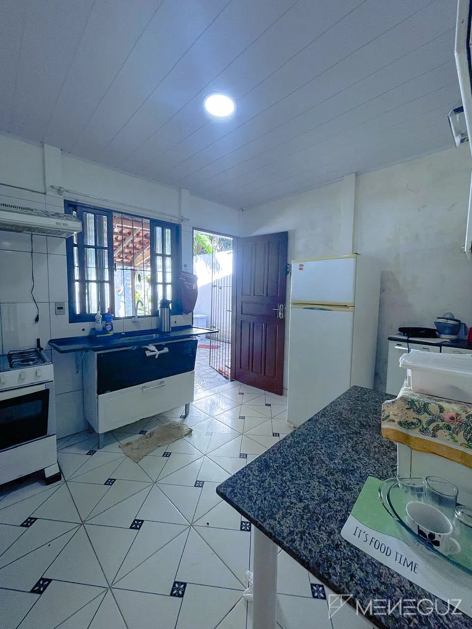 Imagem CASA A VENDA EM SETIBA, COM AMPLA ÁREA VERDE A POUCOS METROS DO MAR