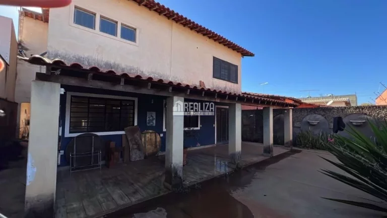 Imagem Casa à venda e locação no bairro São Sebastião, Uberaba - 3 dormitórios e quintal