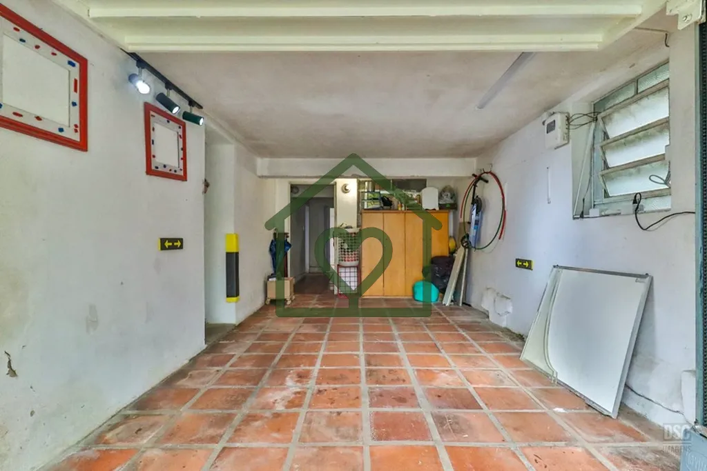 Imagem Bem-vindo a esta encantadora casa à venda em Porto Alegre, situada no coração do bairro Santo Ant...
