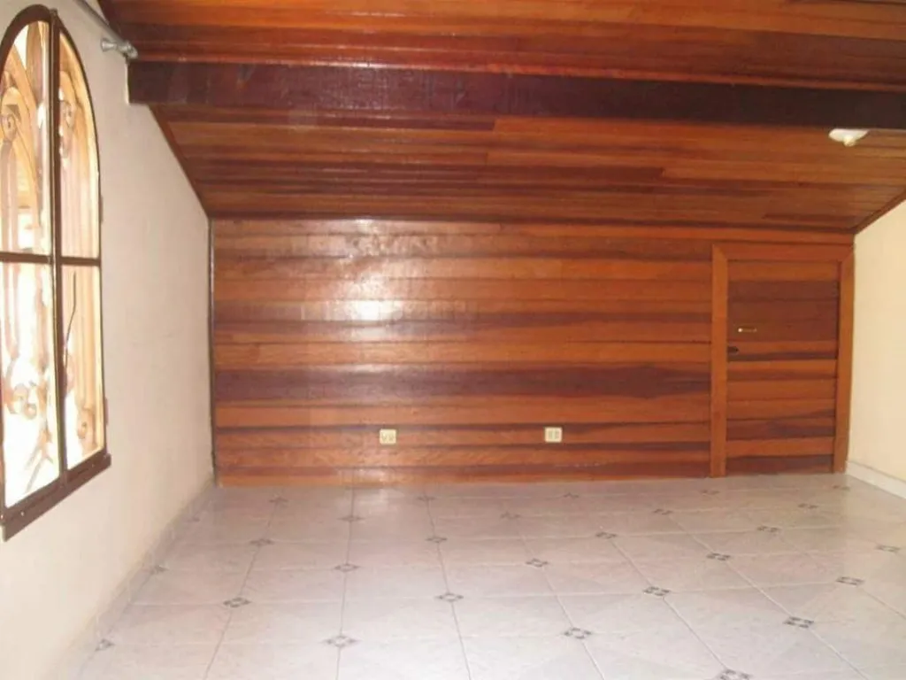 Imagem Excelente Sobrado à Venda na Vila Scarpelli em Santo André-SP: 3 Quartos, 2 Banheiros, 2 Vagas de Garagem - 180,00m²