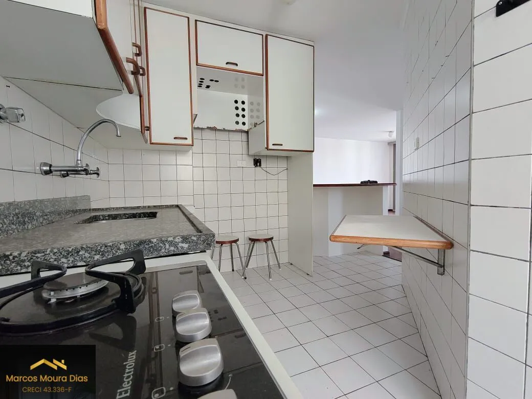 Imagem Apartamento Pinheiros, 2 dormitórios( 1 suíte) e 2 vagas, perto Metrô Fradique e com excelente valor de Condomínio. Edifício com Portaria 24 hs, Gerador e Lazer