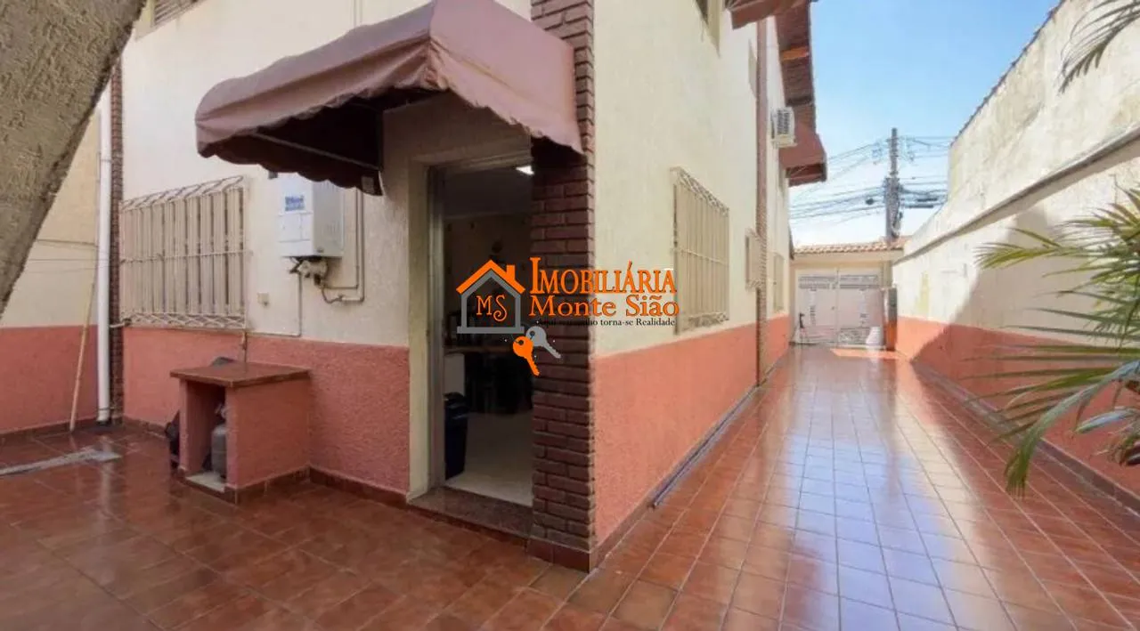 Imagem Sobrado com 3 dormitórios à venda, 292 m² por R$ 880.000 - Jardim Santa Bárbara - Guarulhos/SP