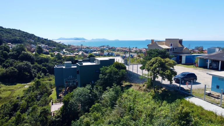 Imagem Terreno à venda em Garopaba-SC, bairro Ferraz, 810m² de área - Oportunidade única!