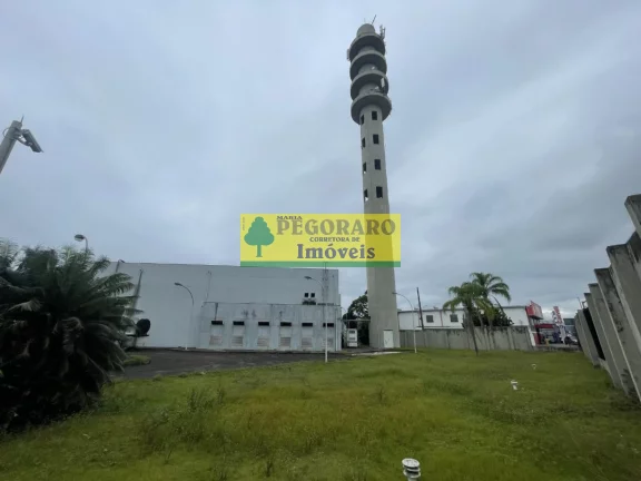 Imagem Galpão Comercial para Locação no Indaiá em Caraguatatuba-SP: 4 Salas, 4 Banheiros, 30 Vagas de Garagem, 875m² de Área.