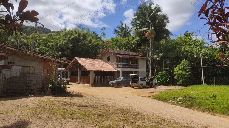 Imagem Propriedade ideal para fazer Sítio para Aluguel. Pois ja tem prontos 8 área com terraplanagem, pronto para construir.