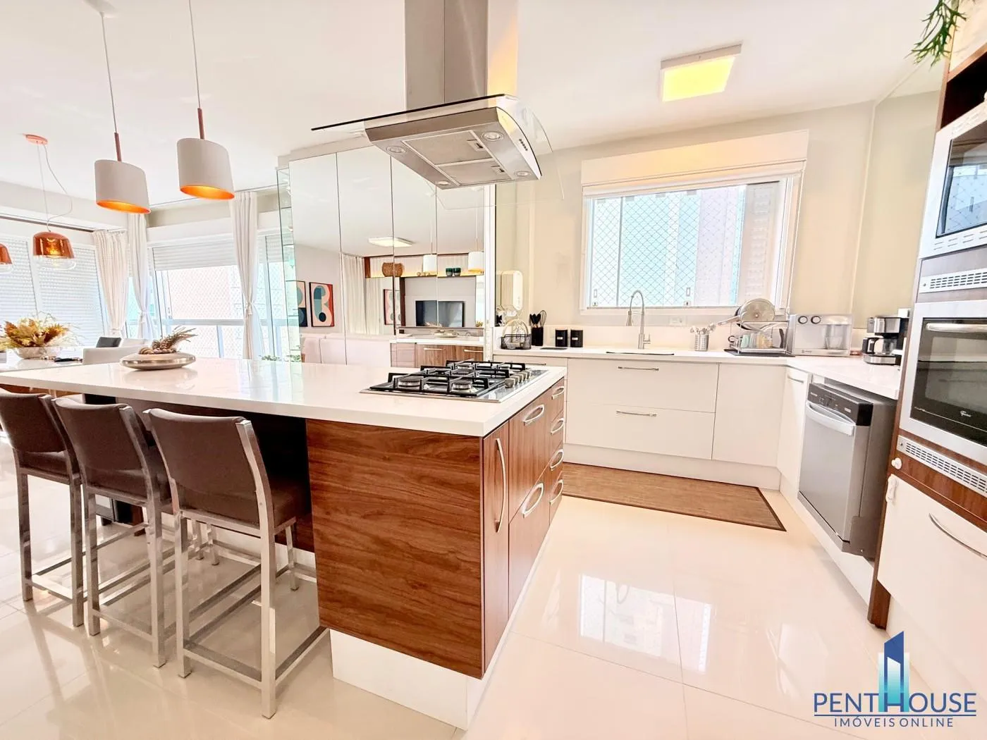 Imagem Apartamento Quadra Mar para Venda em Balneário Camboriú, CENTRO, 3 dormitórios, 3 suítes, 4 banheiros, 4 vagas
