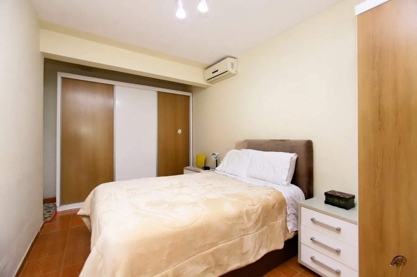 Imagem Casa com Edícula nos fundos, total de 5 dormitórios no Bairro gloria.