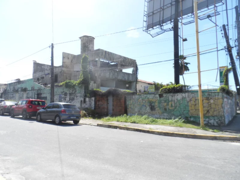 Imagem Terreno de esquina, à venda, Av. Ayrton Senna, em Piedade, Jaboatão dos Guararapes.