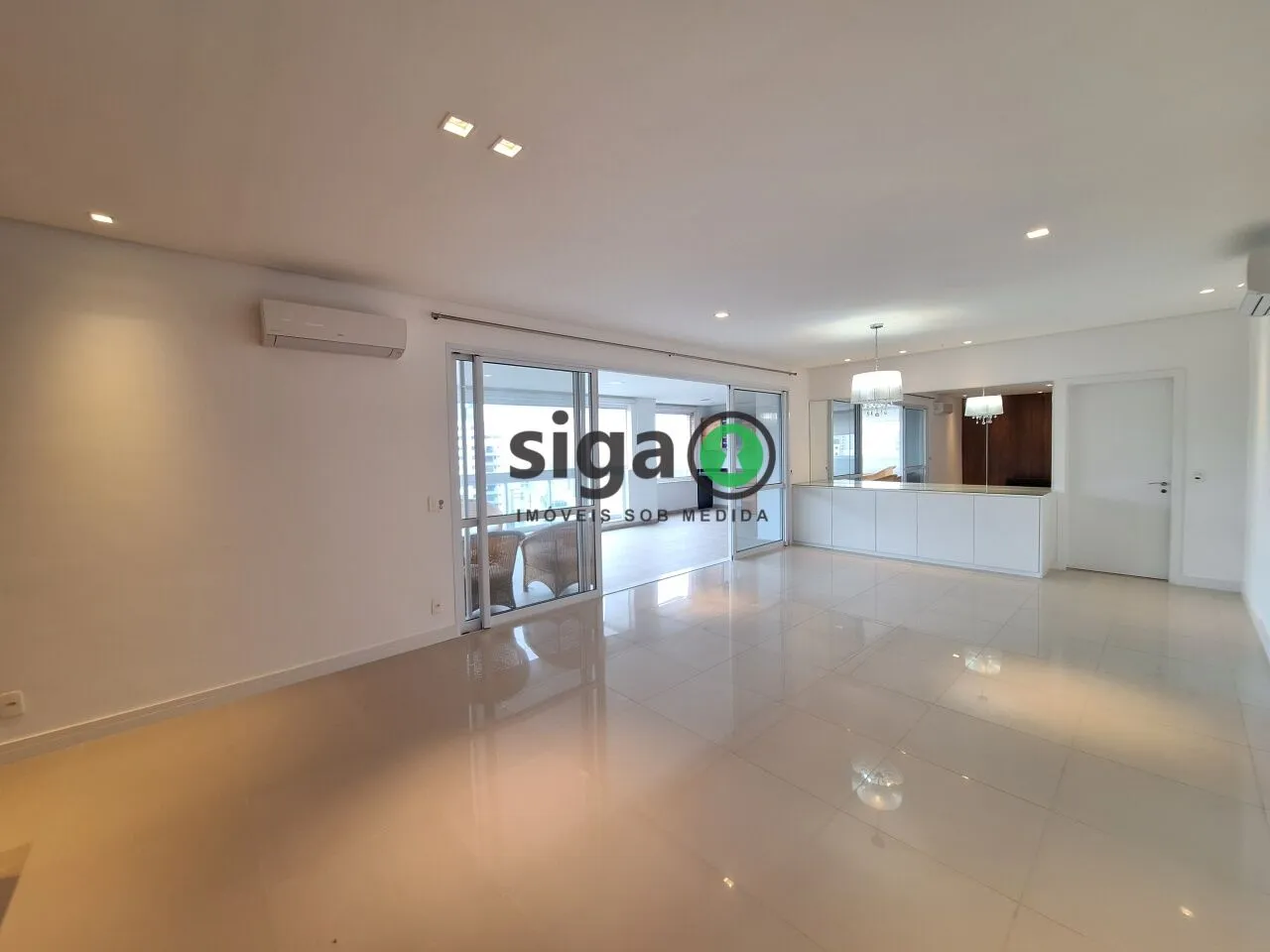 Foto do imóvel Apartamento com 4 Dormitórios, 4 vagas, 281m2 à venda no Panamby.