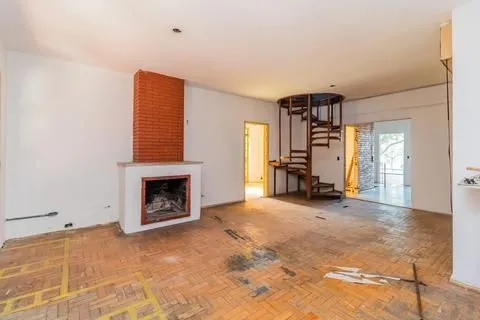 Imagem Oportunidade Única: Casa para Fins Residencial ou Comercial em Local Estratégico!