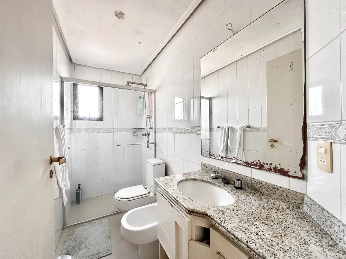 Imagem Apartamento para venda e locação em Aclimação com 3 quartos, sendo 2 suítes, 226m2