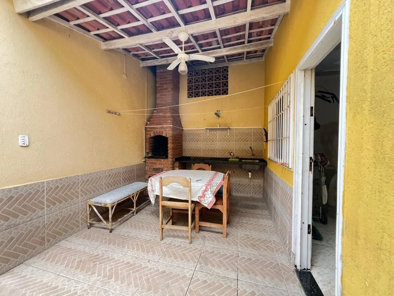 Imagem Casa para Venda em Praia Grande, Caiçara, 2 dormitórios, 1 suíte, 1 banheiro, 2 vagas