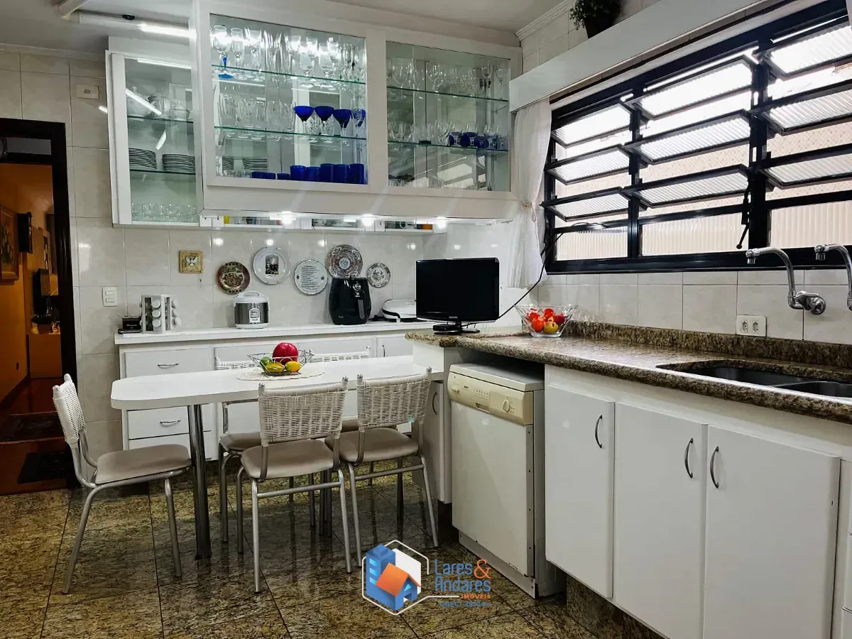 Imagem Sobrado para venda em Bosque da Saúde com 3 quartos, sendo 3 suítes, 217m²