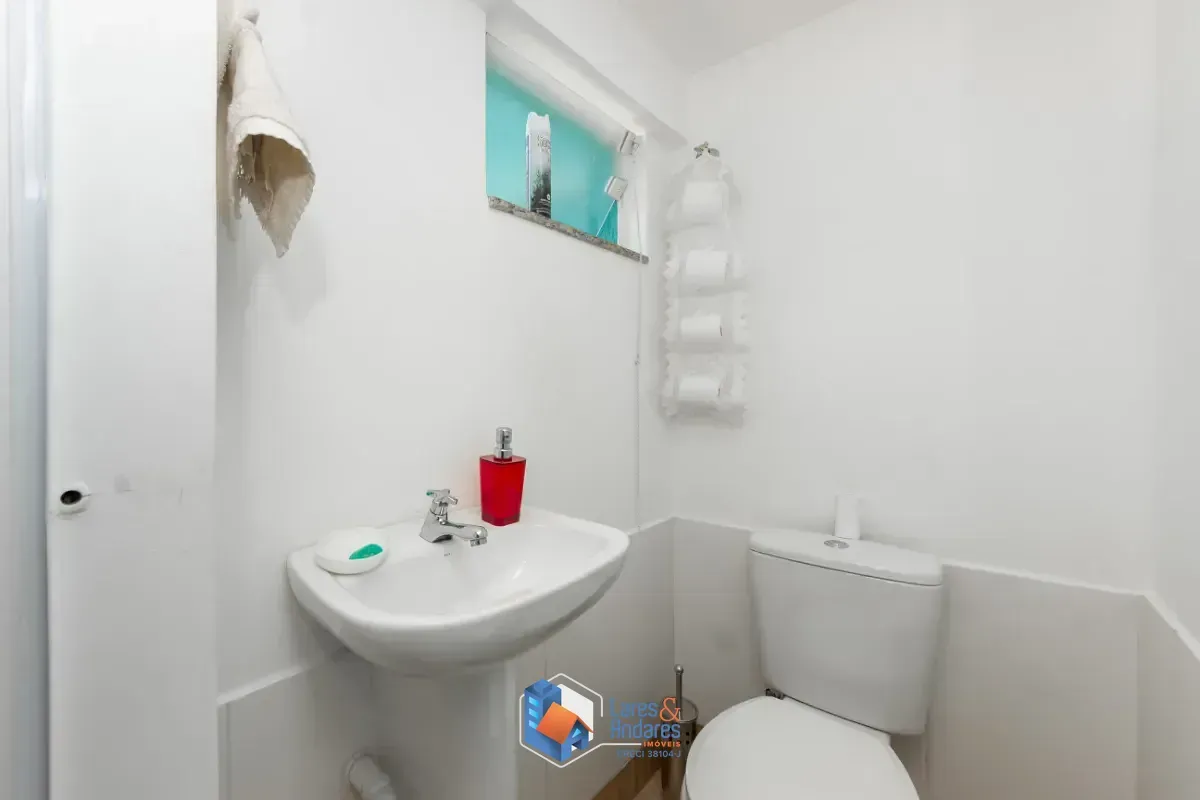 Imagem Casa para venda em Água Fria com 3 quartos, sendo 2 suítes, 219m²