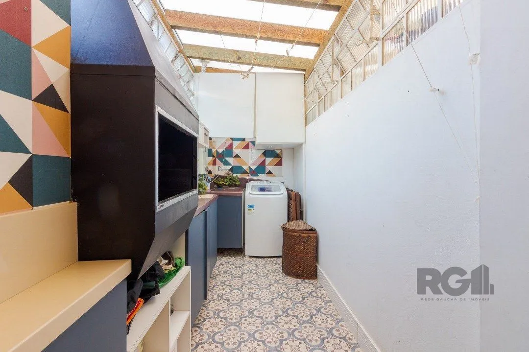 Imagem Casa em condomínio, 3 quartos, 1 suite, lareira, churrasqueira, 1 vaga - Bairro Tristeza