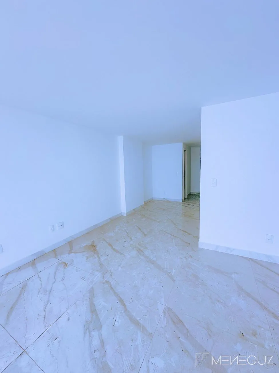Imagem Amplo apartamento com 4 suítes de frente total para o mar da Praia do Morro em Guarapari