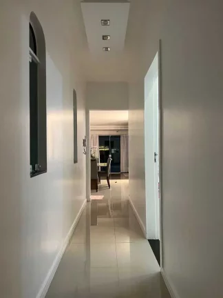 Imagem Casa mobiliada com 2 suítes e 2 vagas de garagem na Barra em Balneário Camboriú
