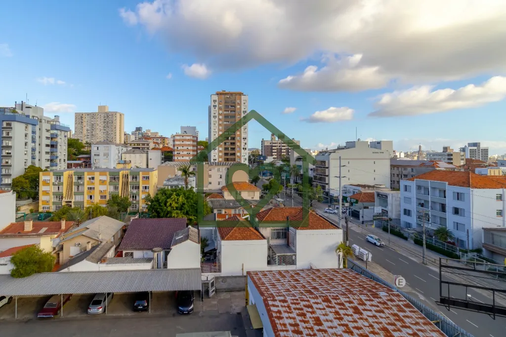 Imagem Apartamento com 3 dormitórios, sendo 1 suíte com sacada, localizado no bairro Petrópolis, em Port...