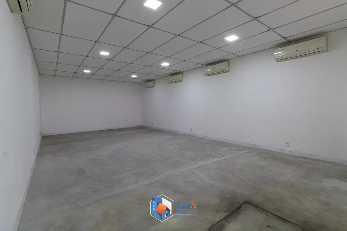 Imagem Casa comercial para venda em Água Branca, 300m²