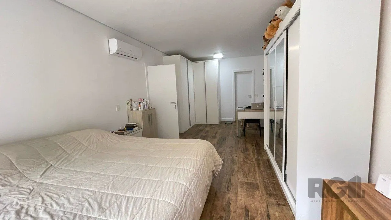 Imagem Casa em condomínio com 3 suítes, no bairro Pedra Redonda, Porto Alegre/RS