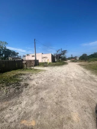 Imagem Imperdível! Descubra o terreno dos seus sonhos nesta oportunidade incrível! Localizado a apenas 1.200 metros do mar, este terreno murado e aterrado ?(C)