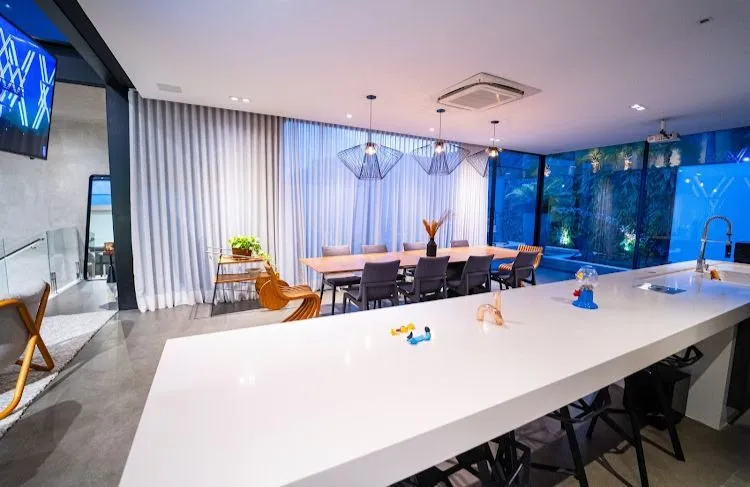 Imagem Casa de 414,93m² com 3 Suítes Localizado no Condomínio Residencial Alphaville II