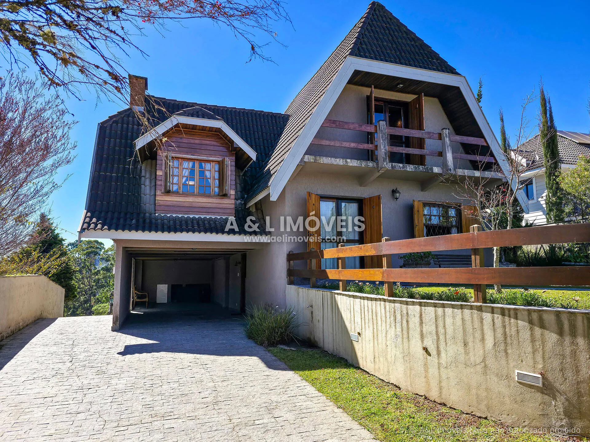 Imagem Casa à venda no Portal do Capivari com 5 dormitórios e 3 suítes