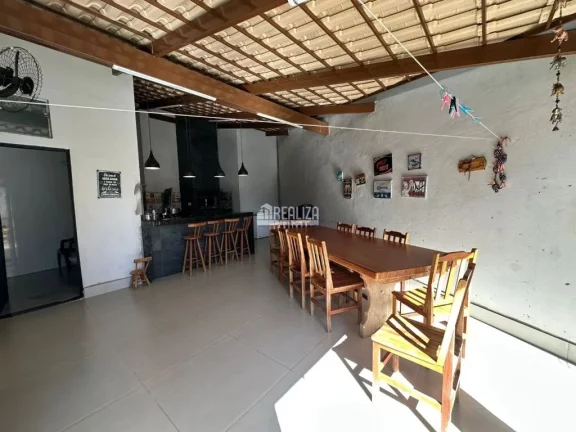 Casa completa com 3 dormitórios com ar-condicionado e suíte master no Residencial Morumbi, Uberaba