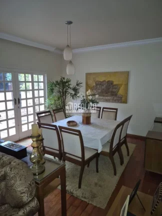 Imagem Casa à venda no Bairro Olinda, Uberaba com 6 dormitórios e suíte!