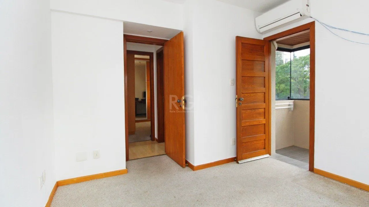 Imagem Apartamento de dois dormitórios e uma vaga de garagem na Rua Marcelo Gama, bairro Auxiliadora em Porto Alegre.