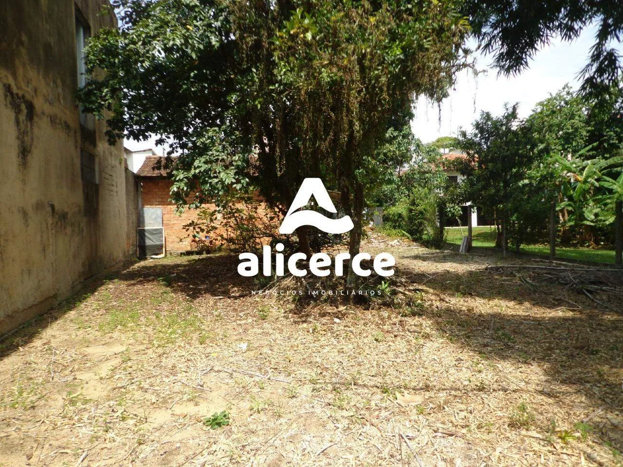 Imagem Terreno à venda com , 678m² em Barreiros São José