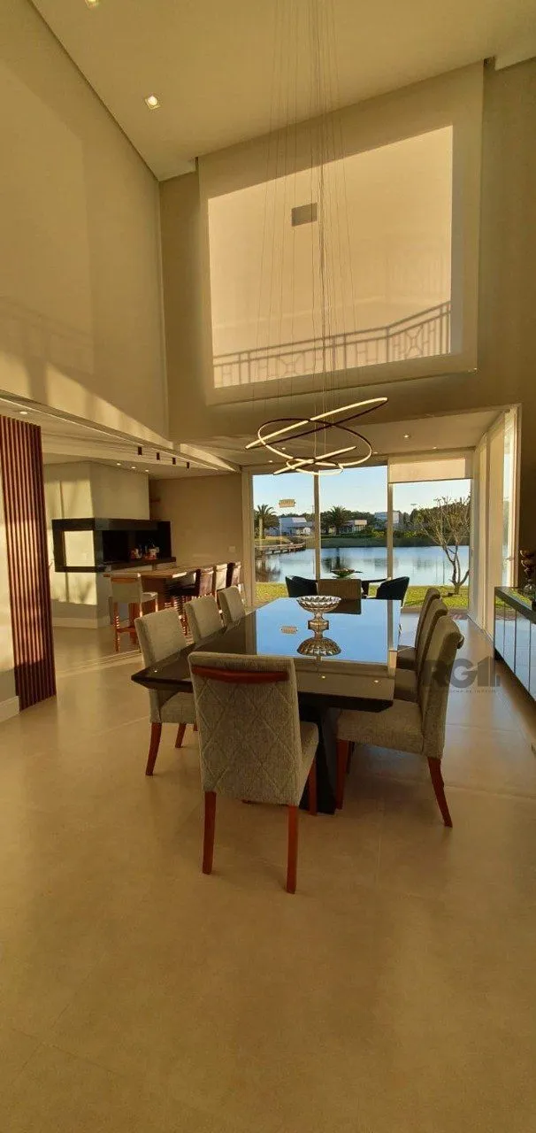 Imagem Casa em condomínio fechado de luxo a beira-mar, no centro de Capão da Canoa/RS.