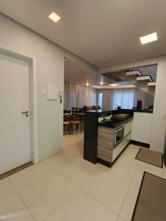 Imagem Casa mobiliada com 2 dormitórios sendo 1 suíte e 1 vaga de garagem no bairro Vila Nova em Joinville