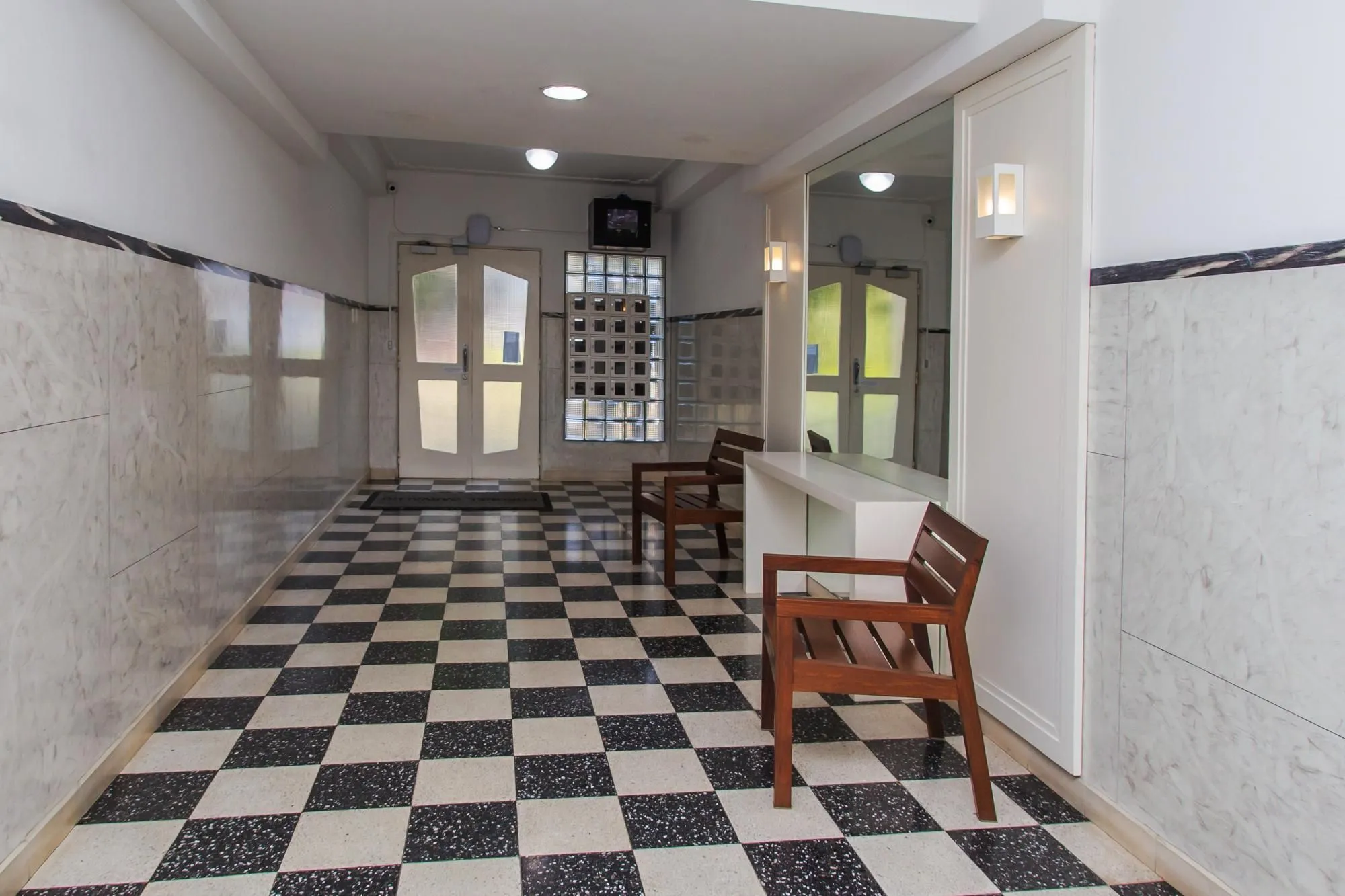 Imagem Apartamento 02 dormitórios próximo ao hospital Moinhos