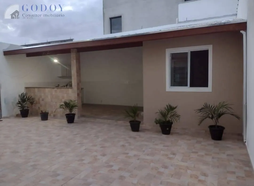 Imagem Casa Ampla com 3 Dormitórios e Excelente Área Externa
