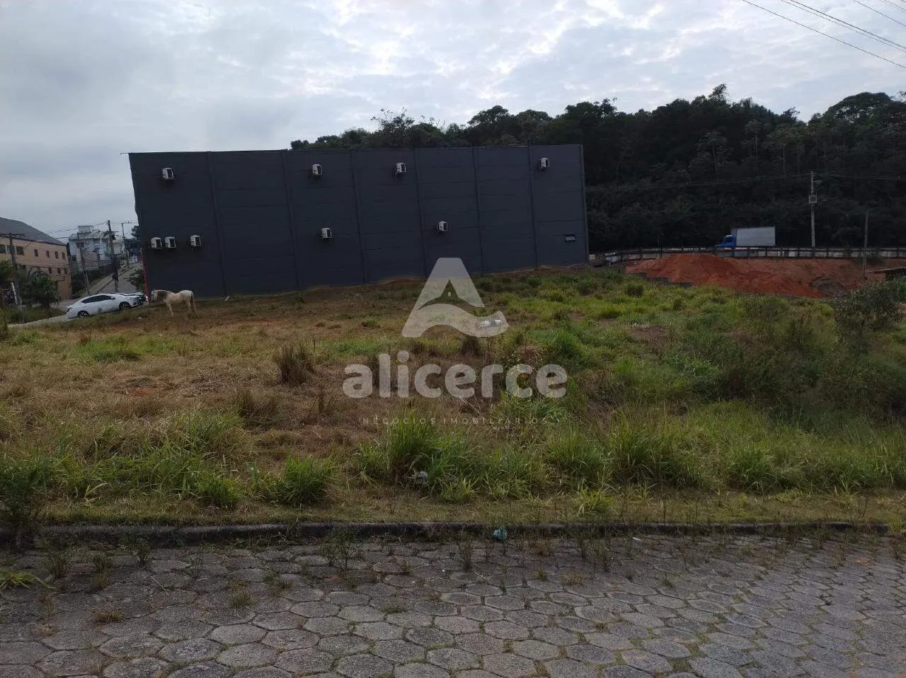Imagem Terreno à venda com , 301,36m² em Forquilhas São José